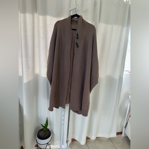 Naked cashmere ONE SIZE 100% cashmere poncho FINAL PRICE - Picture 2 of 11